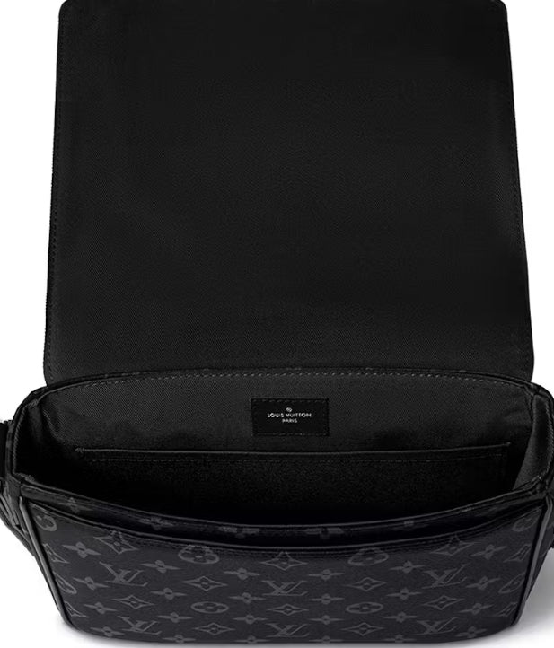 Louis Vuitton District
PM Monogram Eclipse