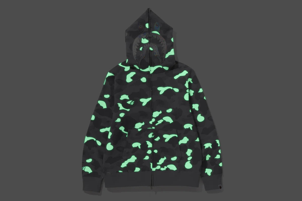 A BATHING APE MEN
SWEATSHIRT
CITY CAMO SHARK FULL ZIP HOODIE MENS GREY