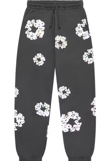 Denim Tears Rhinestone Cotton Wreath Sweatpants
Vintage Black