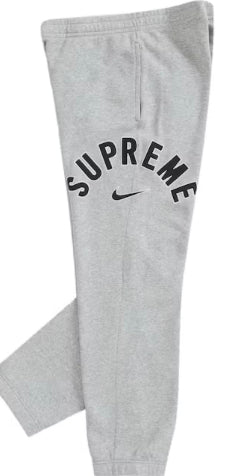 Supreme Nike Arc Sweatpant
Heather Grey